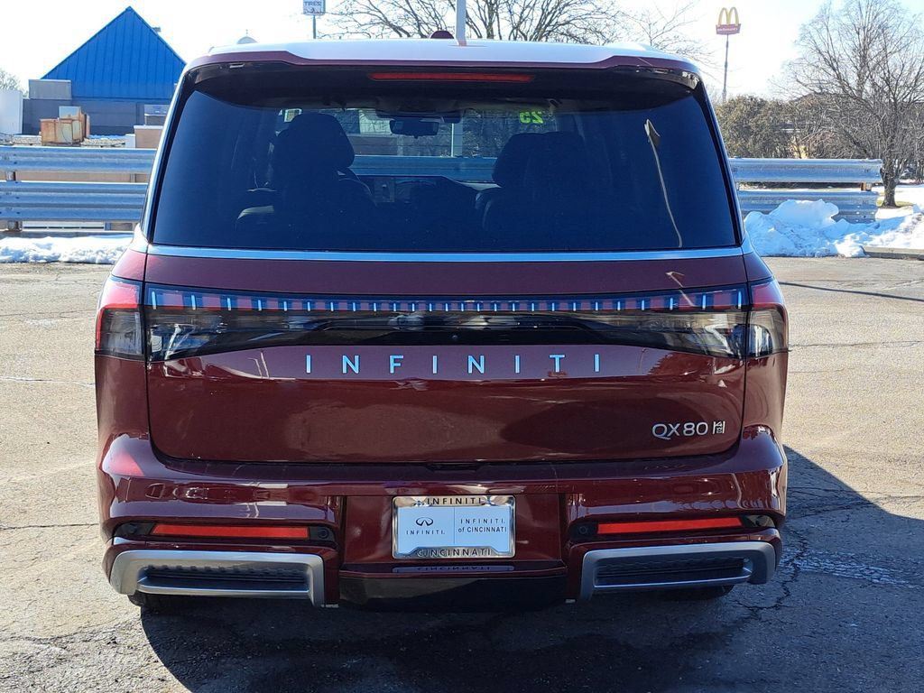 Used 2025 INFINITI QX80 Sensory AWD/4WD image 4