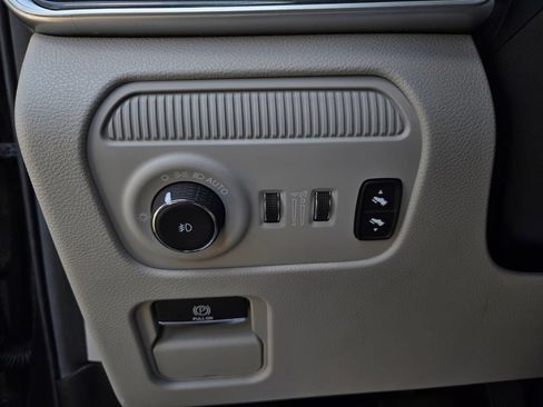 Used 2022 Jeep Wagoneer Series I w/ Premium Group I AWD/4WD image 14