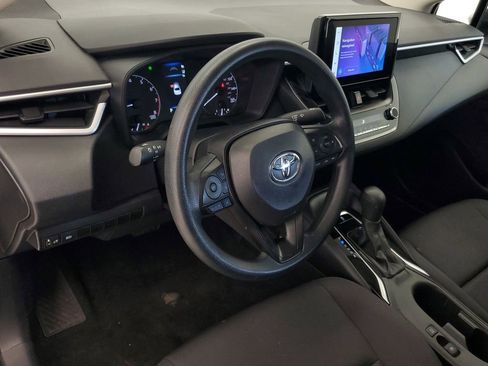 Used 2025 Toyota Corolla LE image 9