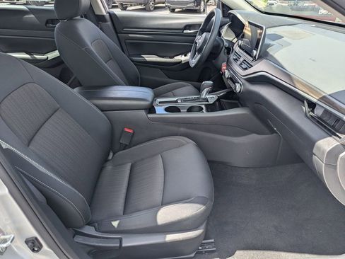 Used 2024 Nissan Altima 2.5 SV FWD image 32