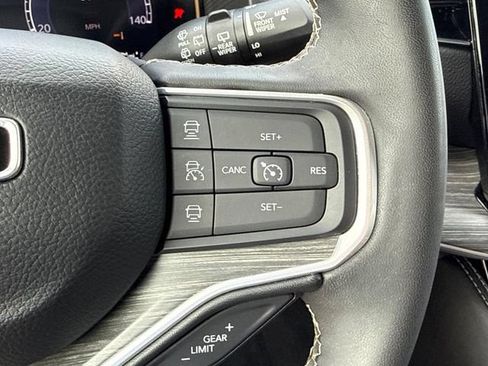 Used 2024 Jeep Wagoneer Series III AWD/4WD image 26