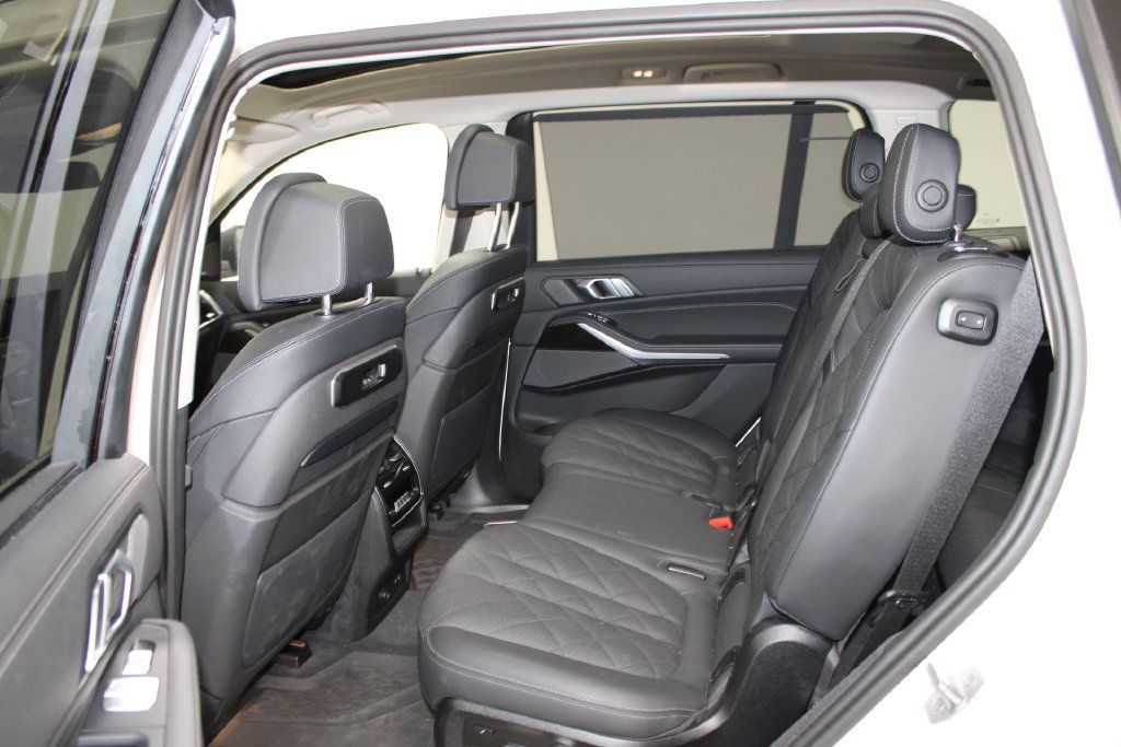 Used 2025 BMW X7 xDrive40i AWD/4WD image 18