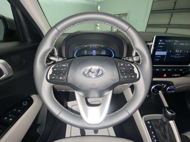 Used 2024 Hyundai Venue SEL FWD image 14