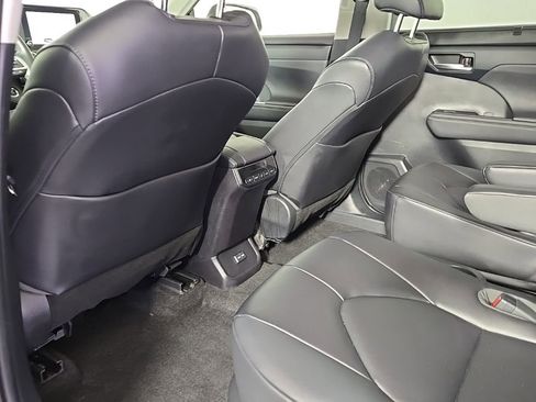 Used 2023 Toyota Highlander XLE image 20