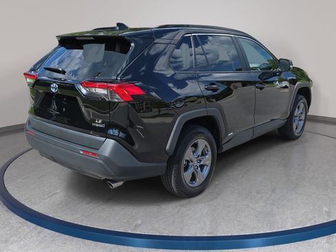 Certified 2024 Toyota RAV4 LE AWD/4WD image 5