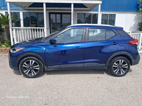 Used 2019 Nissan Kicks SV FWD image 3