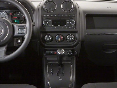Used 2010 Jeep Patriot Latitude FWD image 14