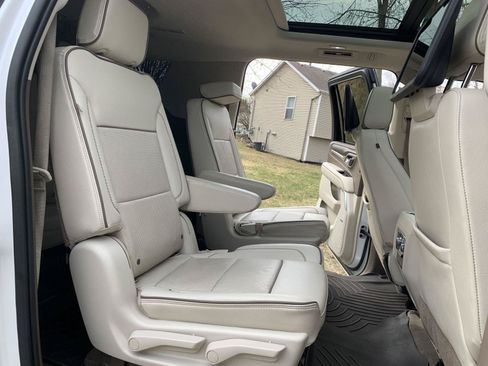 Used 2021 GMC Yukon XL Denali w/ Denali Premium Package AWD/4WD image 29