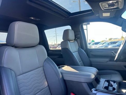 Used 2025 Chevrolet Silverado 2500 ZR2 w/ Technology Package AWD/4WD image 35