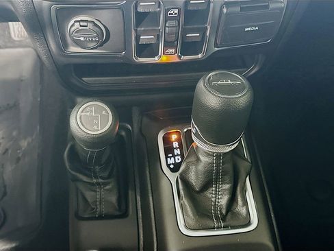 New 2025 Jeep Gladiator Sport image 12