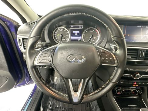 Used 2018 INFINITI QX30 Premium w/ Navigation Package AWD/4WD image 11