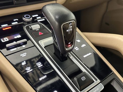 Used 2019 Porsche Cayenne image 24
