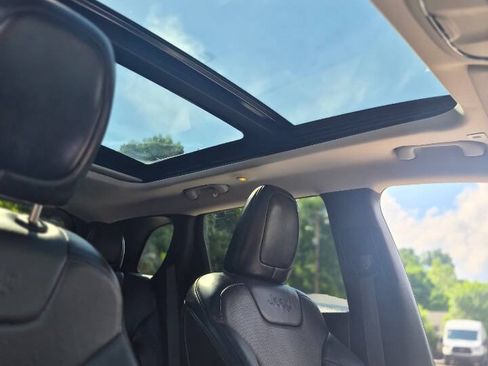Used 2019 Jeep Cherokee Limited AWD/4WD image 12