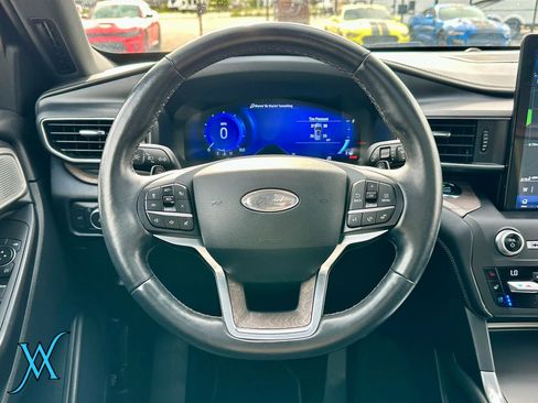 Used 2020 Ford Explorer Platinum w/ Premium Technology Package AWD/4WD image 34