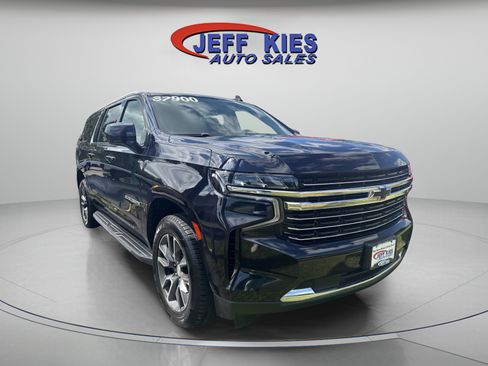 Used 2022 Chevrolet Suburban LT AWD/4WD image 3