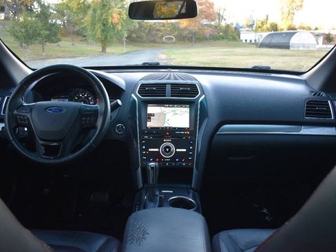 Used 2016 Ford Explorer Sport w/ Equipment Group 401A AWD/4WD image 18