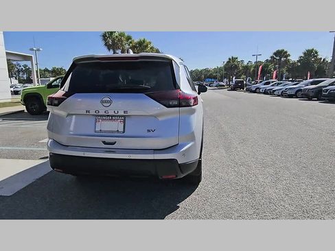Used 2024 Nissan Rogue SV image 32