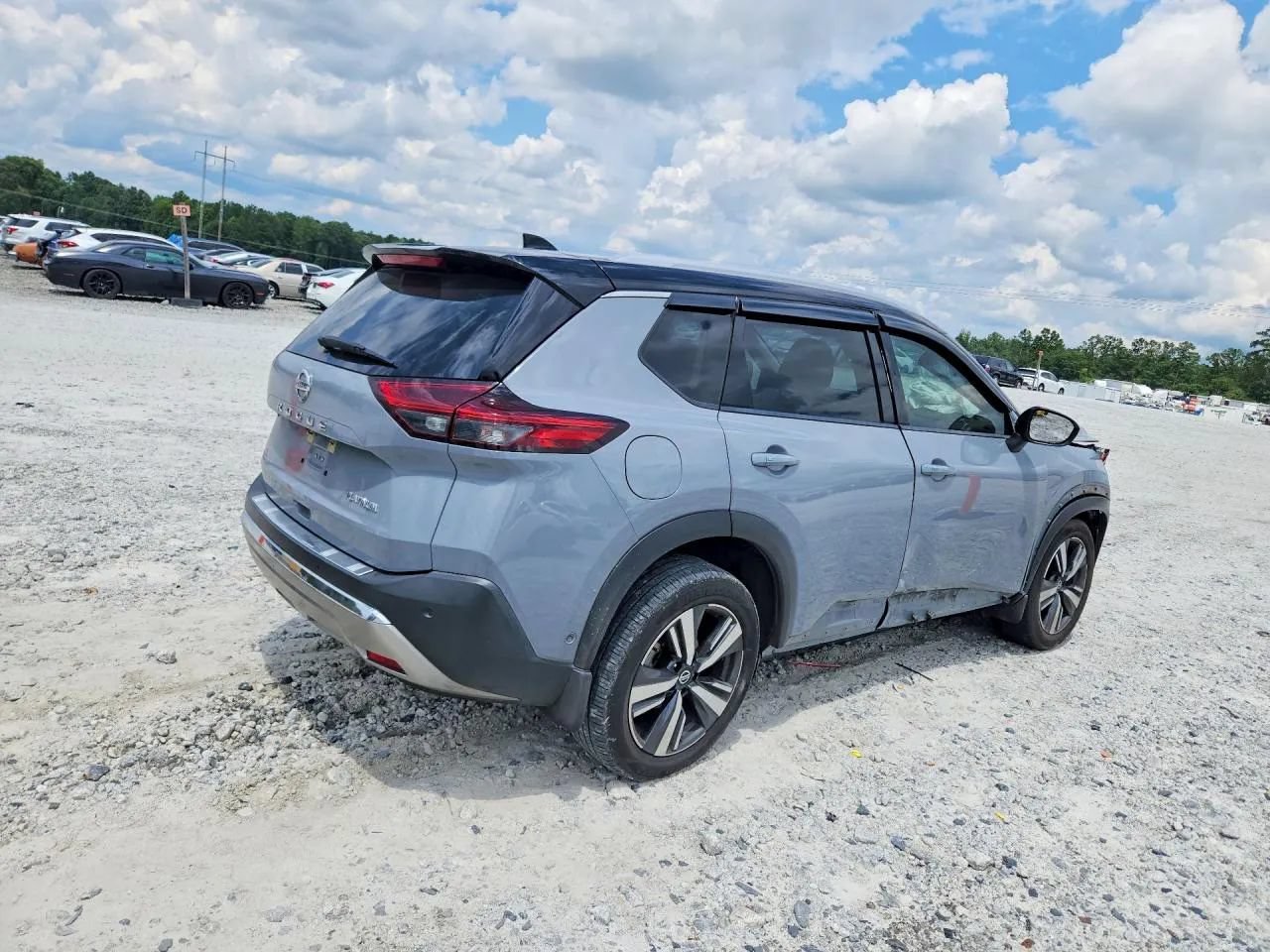 Used 2021 Nissan Rogue Platinum FWD image 2