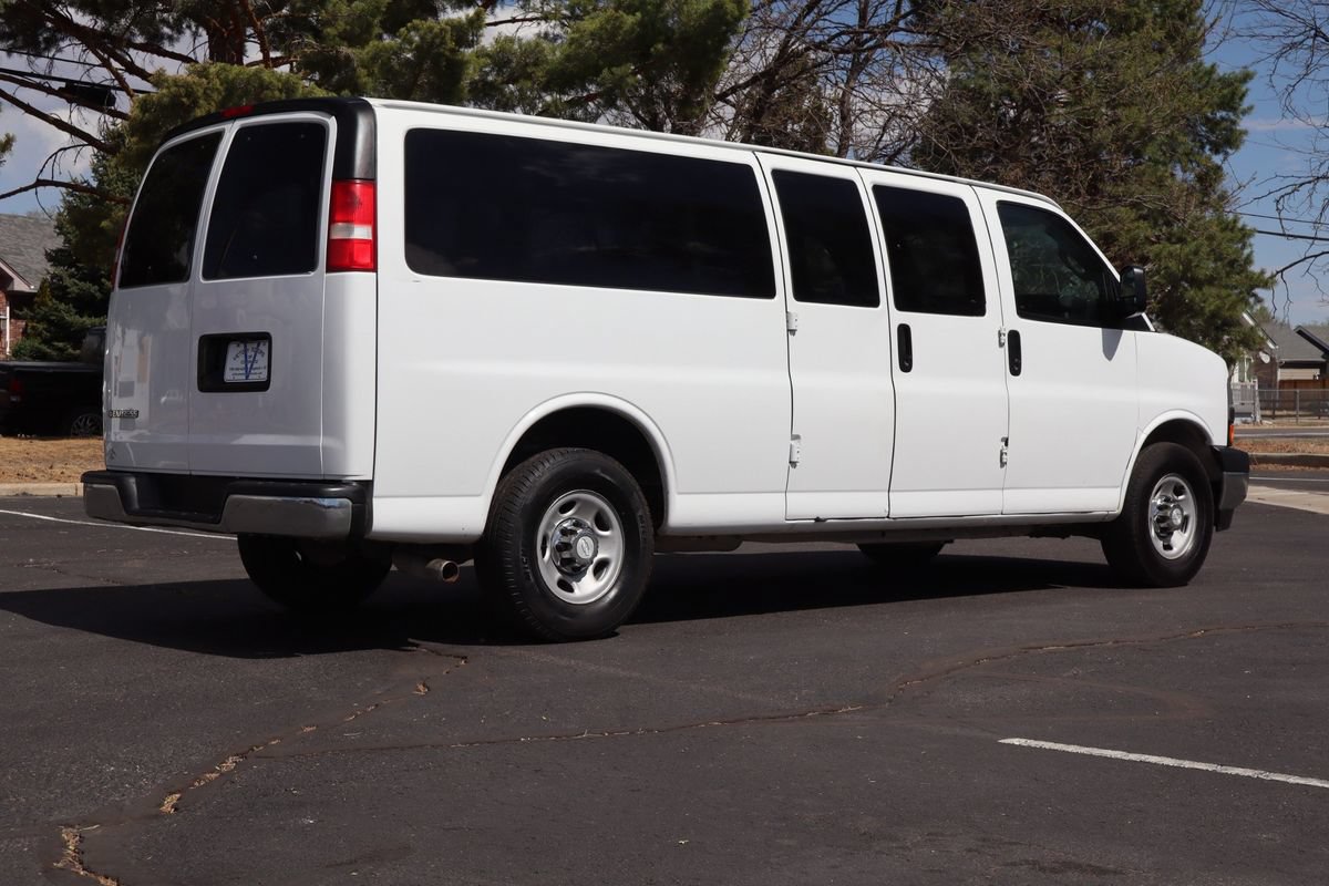 Used 2017 Chevrolet Express 3500 LT RWD image 5