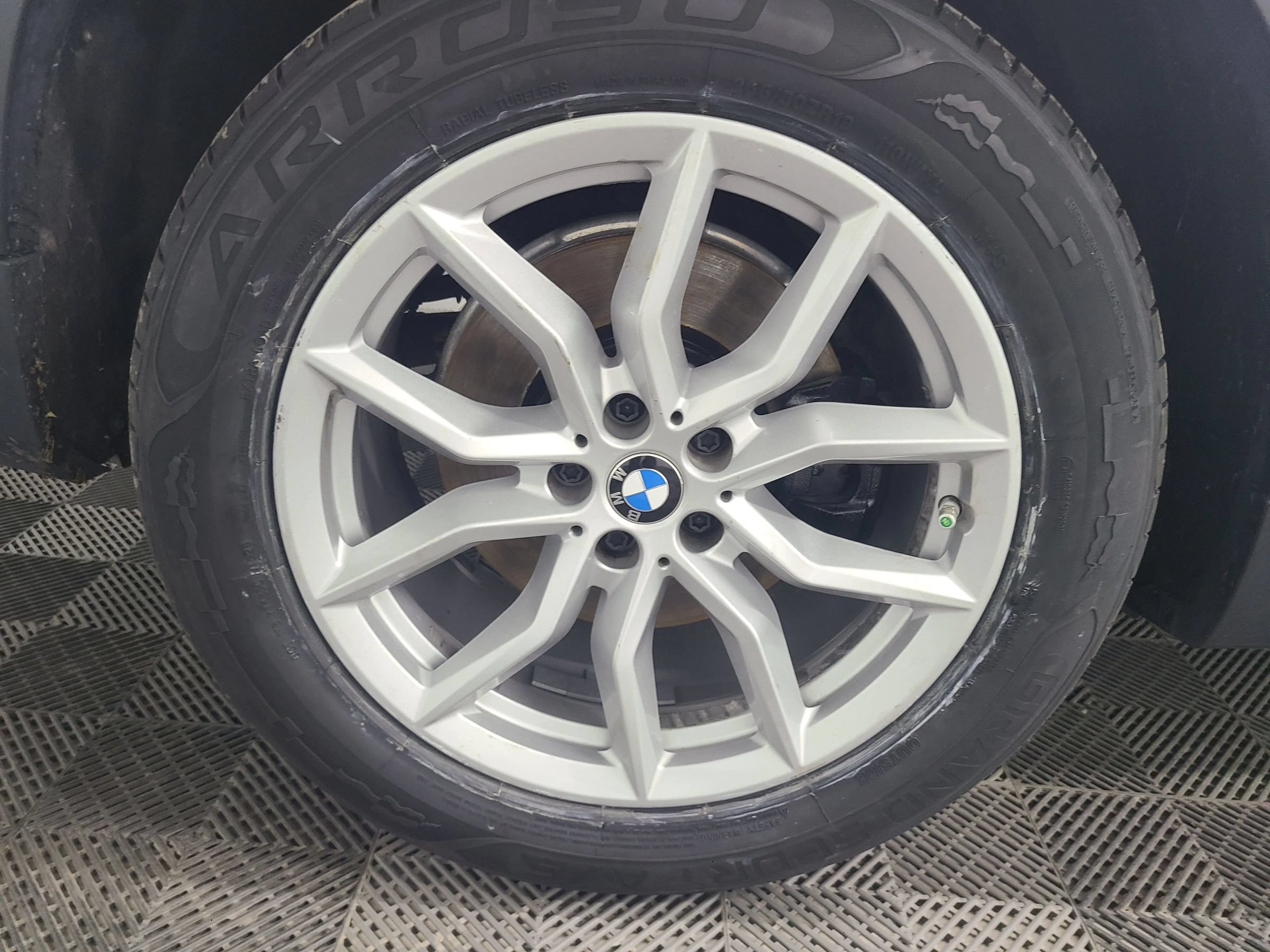 Used 2019 BMW X5 xDrive40i w/ Parking Assistance Package AWD/4WD image 16