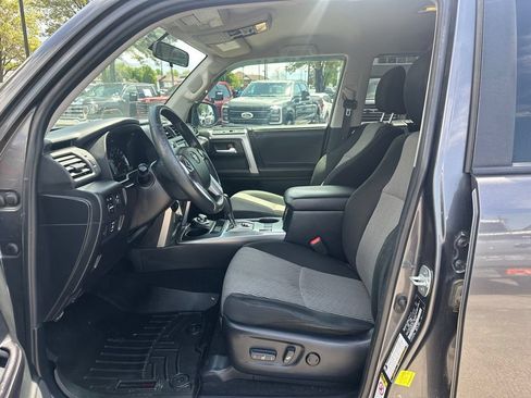 Used 2017 Toyota 4Runner SR5 AWD/4WD image 22