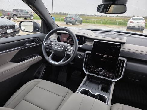 Used 2025 GMC Acadia Elevation w/ Elevation Premium Package image 11