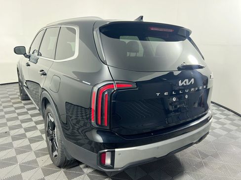 Certified 2024 Kia Telluride EX w/ EX Captain's Chair Package FWD image 5