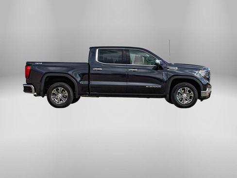 Used 2025 GMC Sierra 1500 SLT image 2