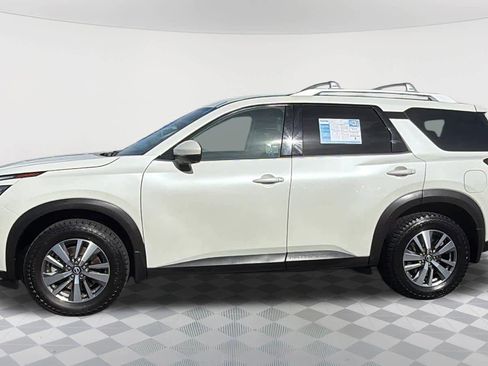 Used 2022 Nissan Pathfinder SL AWD/4WD image 8
