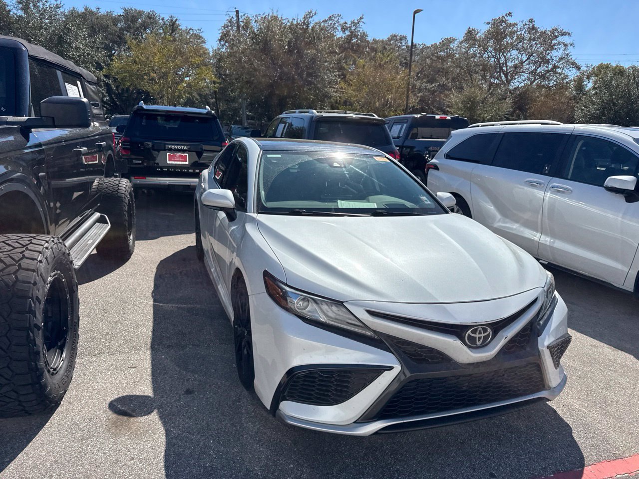 Used 2021 Toyota Camry XSE FWD image 3