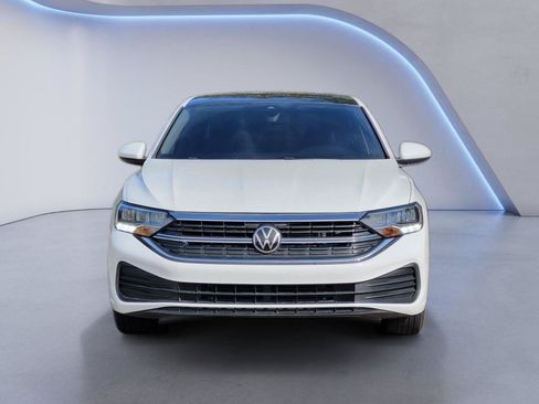 Used 2022 Volkswagen Jetta SE FWD image 2