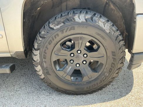Used 2018 Chevrolet Silverado 1500 LT w/ All Star Edition AWD/4WD image 11