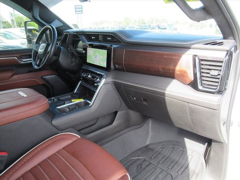 Used 2024 GMC Sierra 2500 Denali Ultimate w/ Max Trailering Package image 9