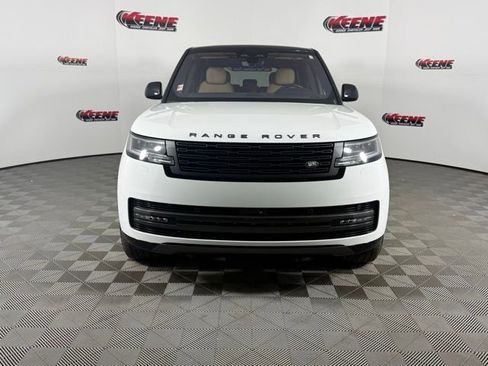 Used 2023 Land Rover Range Rover SE image 4
