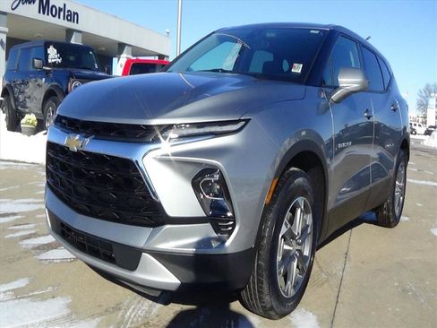 Used 2025 Chevrolet Blazer LT image 2