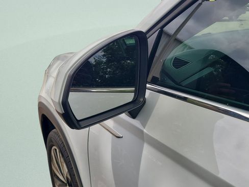 Used 2022 Volkswagen Taos SE image 18