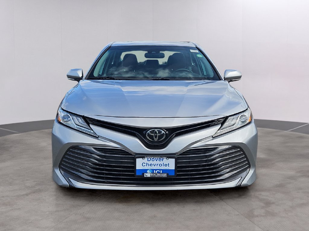 Used 2020 Toyota Camry XLE FWD image 2
