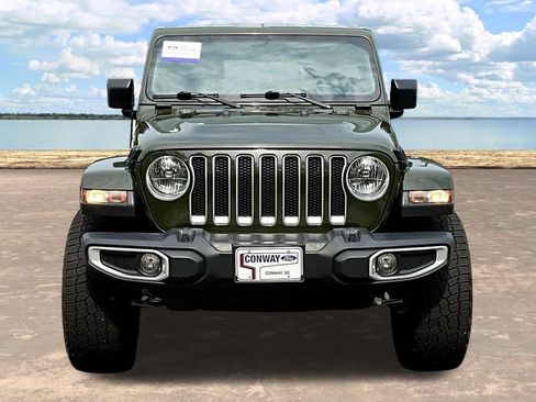 Used 2022 Jeep Wrangler Unlimited Sahara AWD/4WD image 2