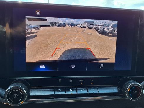 Used 2023 Chevrolet Colorado Trail Boss w/ Advanced Trailering Package AWD/4WD image 6