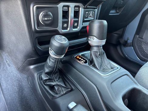 Used 2024 Jeep Wrangler Sport AWD/4WD image 20