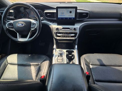 Used 2021 Ford Explorer XLT w/ Equipment Group 202A AWD/4WD image 28
