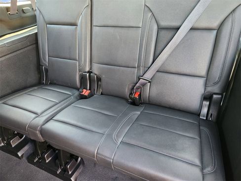 Used 2024 Chevrolet Suburban LT image 31