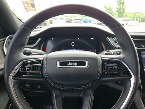 Used 2021 Jeep Grand Cherokee L Overland w/ Luxury Tech Group IV AWD/4WD image 17