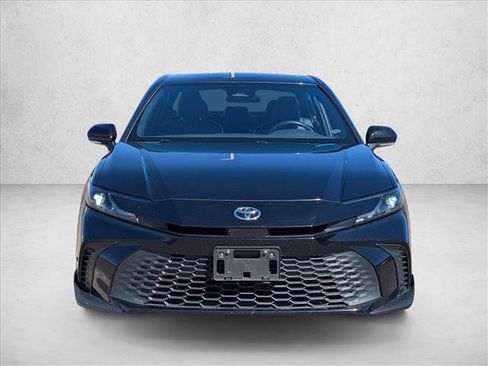Used 2025 Toyota Camry SE FWD image 2