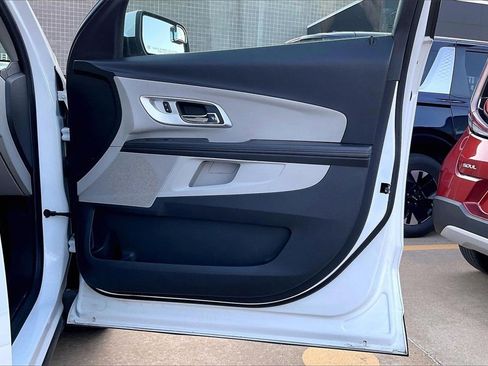 Used 2016 Chevrolet Equinox LT w/ Convenience Package image 24