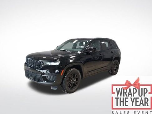 Used 2024 Jeep Grand Cherokee Altitude image 8