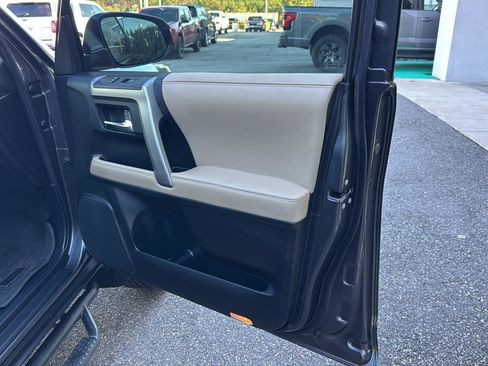 Used 2016 Toyota 4Runner SR5 image 13