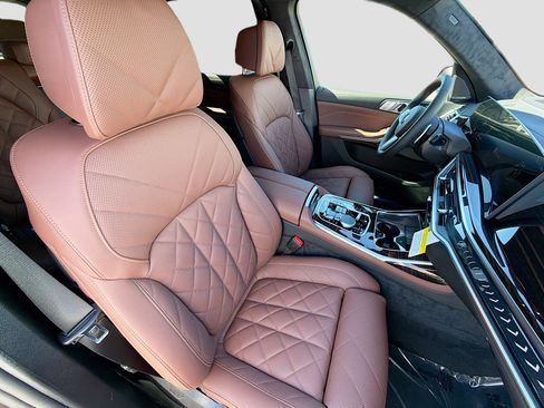 New 2027 BMW X7 xDrive40i w/ M Sport Package AWD/4WD image 15