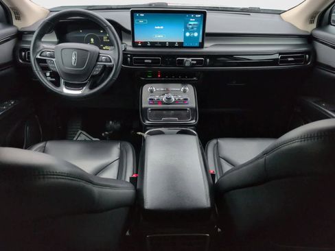 Used 2021 Lincoln Nautilus AWD image 14