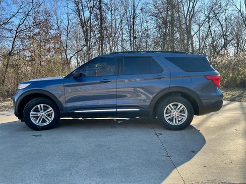 Used 2021 Ford Explorer XLT w/ Equipment Group 202A image 4
